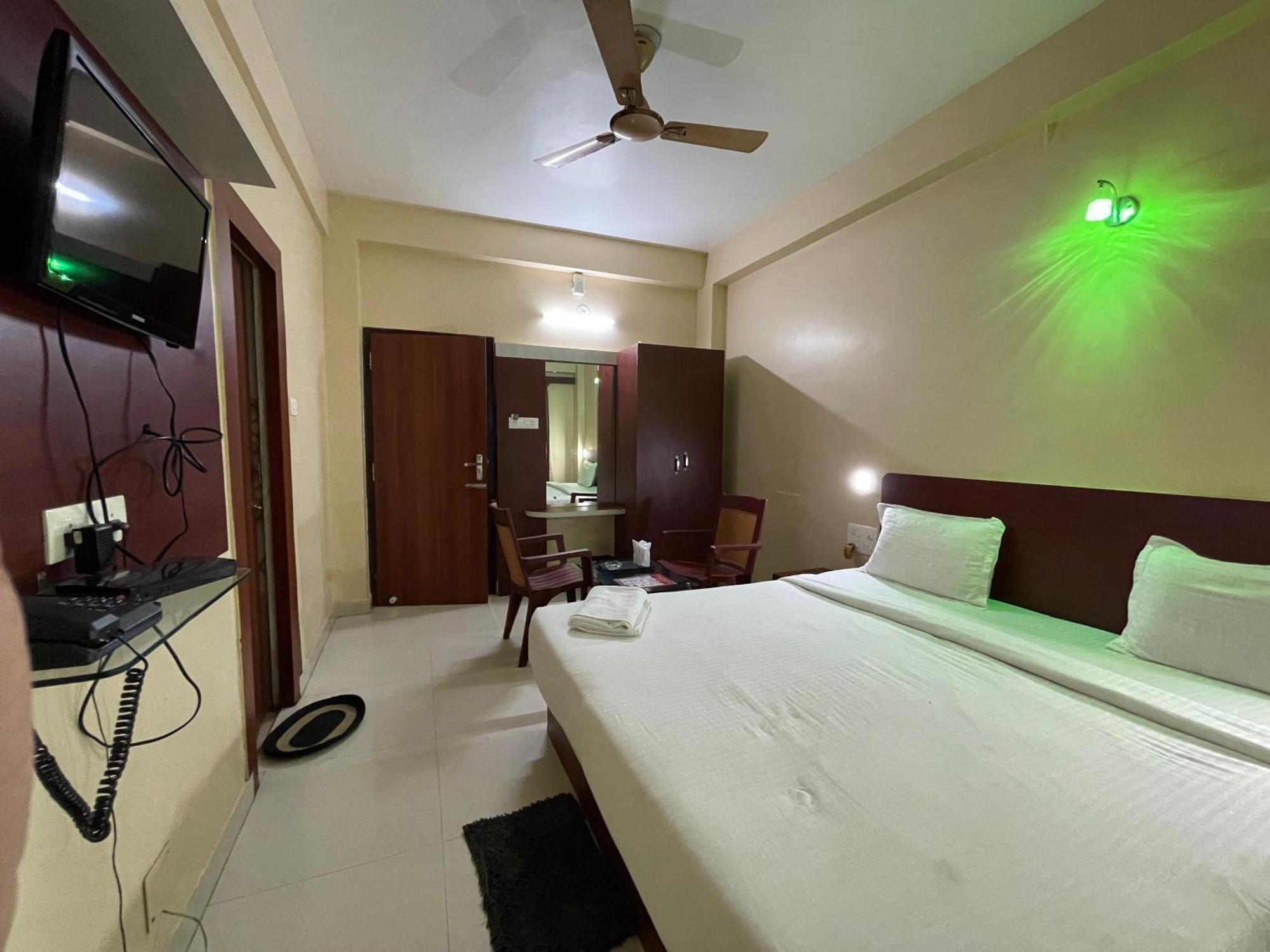 Hotel Golden Wave Puri Exterior photo